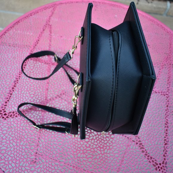 new Corpse Bride Emily LARGE 3D HOLOGRAPHIC Leather Large Coffin BAG Backpack - Picture 5 of 13